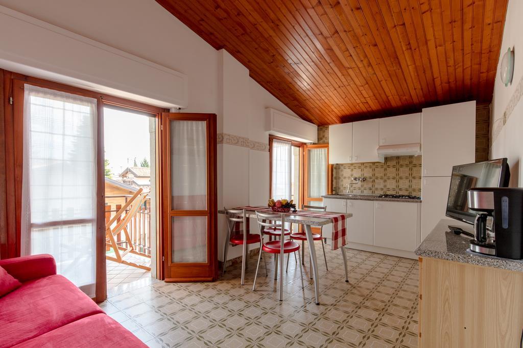 טיניאלה Villa Mariarosa Apartments מראה חיצוני תמונה