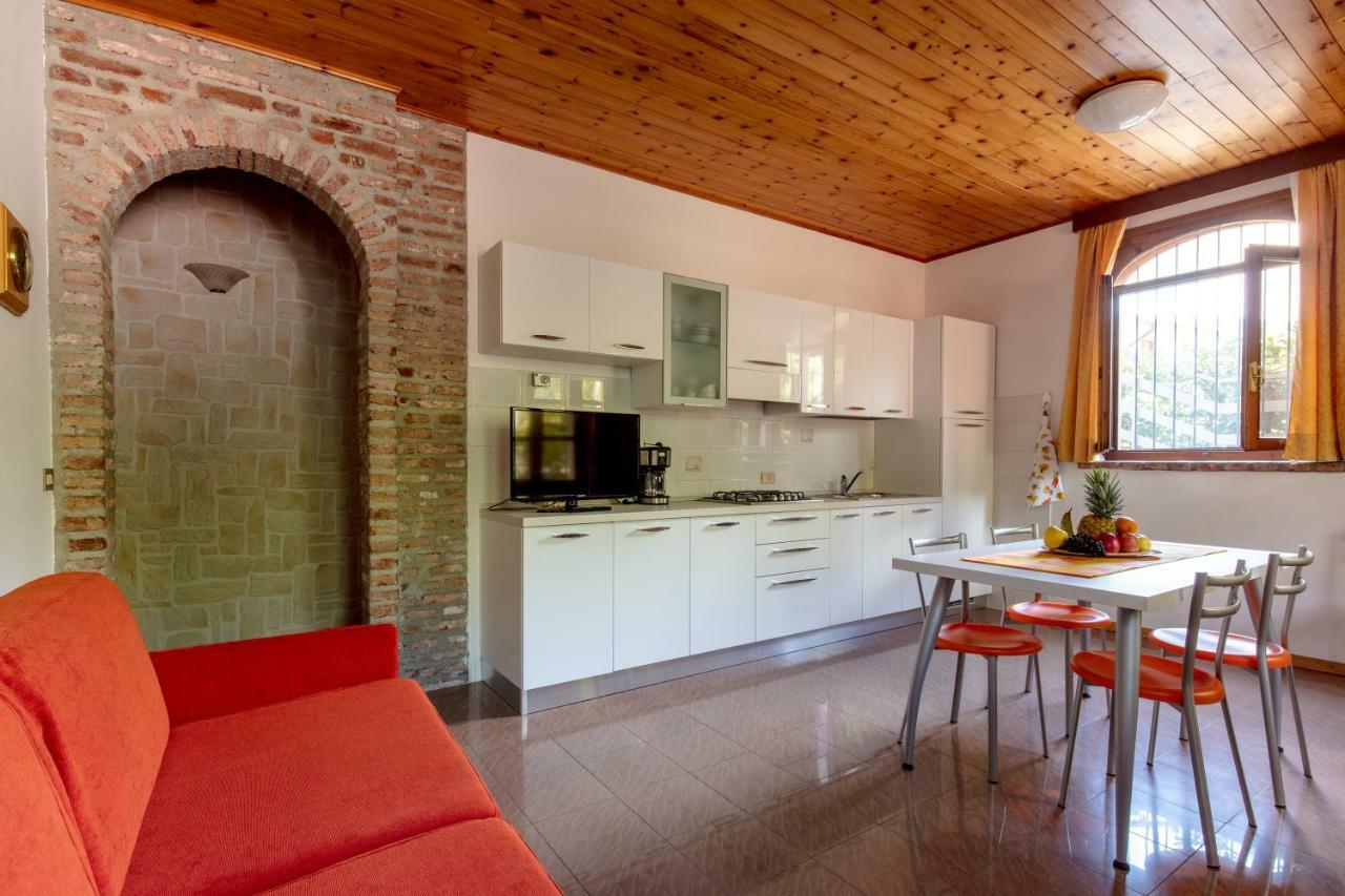 טיניאלה Villa Mariarosa Apartments מראה חיצוני תמונה