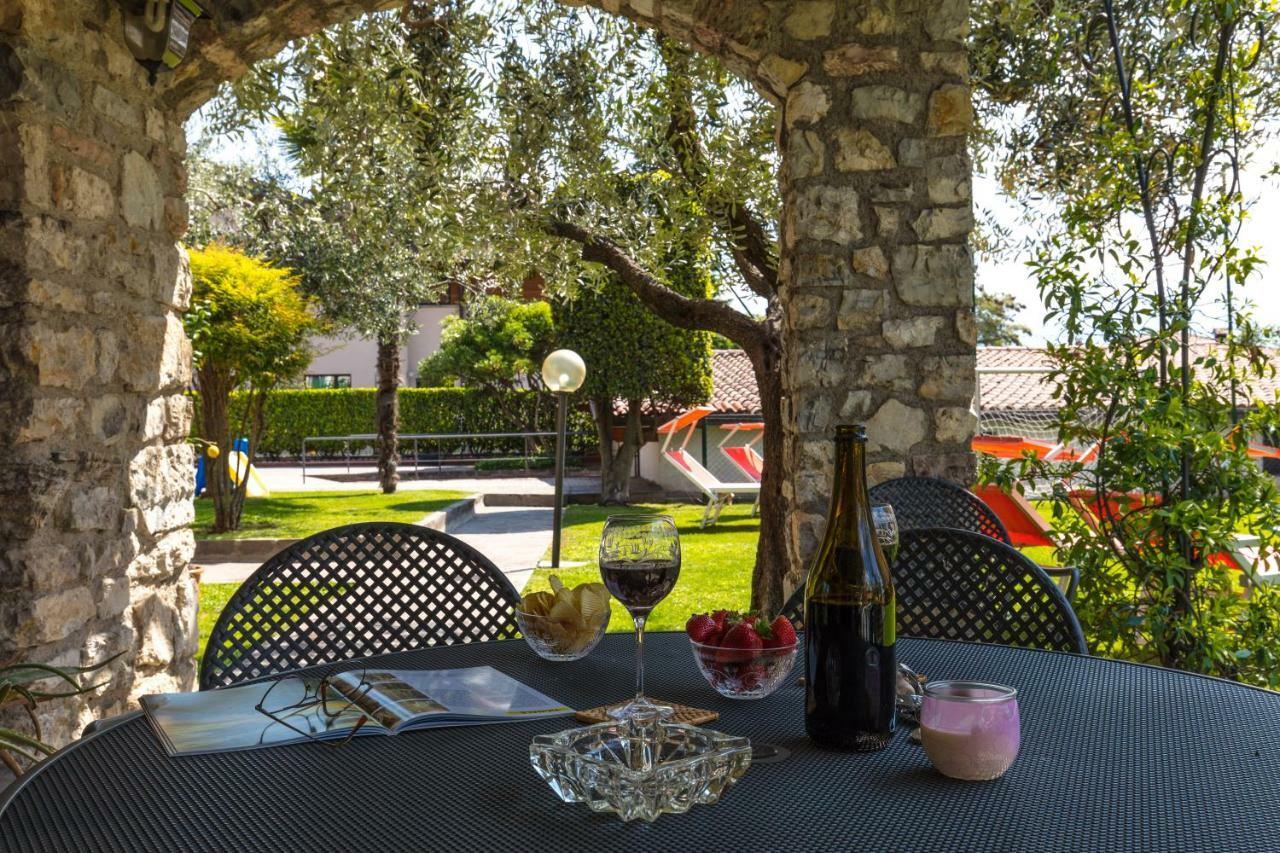 טיניאלה Villa Mariarosa Apartments מראה חיצוני תמונה